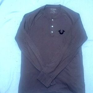 Pre-owned dark brown Long Sleeve Henley. Great comfort for casual occasions.
